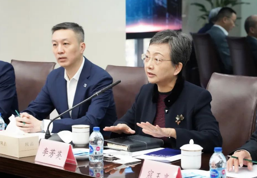 中石化高级副总裁刘宏斌一行益临亿万先生MR参观考察(图4) 中石化高级副总裁刘宏斌一行益临亿万先生MR参观考察(图4)