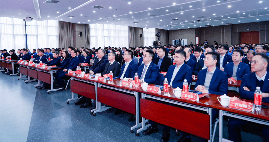 锐意进取，马跃新程——亿万先生MR股份2025年度总结暨表彰大会隆重召开(图9)